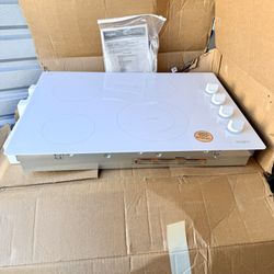 Brand New Whirlpool Electric Ceramic Glass Cooktop With FlexHeat. In The Box.