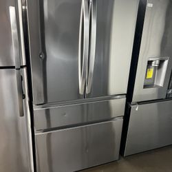 NEW OPEN BOX LG FOUR DOOR STAINLESS STEEL REFRIGERATOR WITH INTERNAL WATER/ICE 
