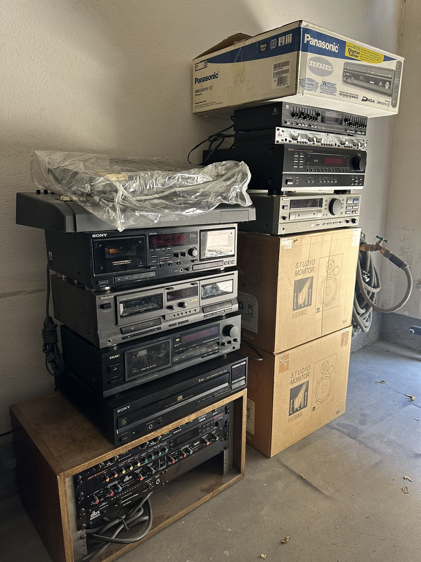 Music Equipment And All Wires