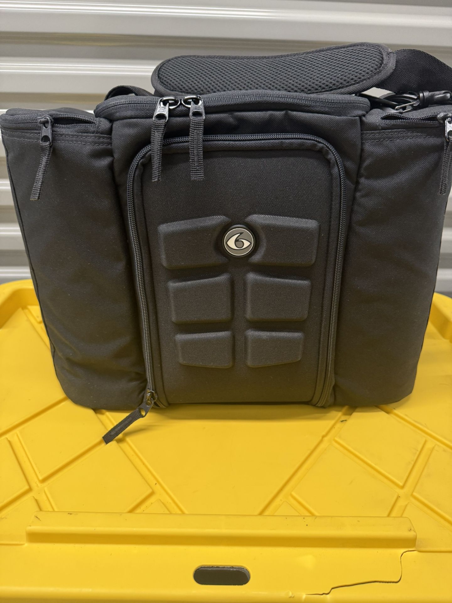 6 Pack Fitness Meal Prep Bag - Never Used 