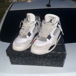 Air Jordan 4 Retro - Size 9 