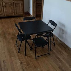 Card Table with Padded Tabletop & 4 Chairs .