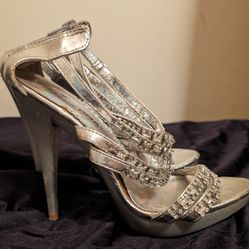 Womens Diva DNA Size 6. Silver Rhinestone Studded Stilettos Sandals, Open Toe Zipper On The Heel. East or West