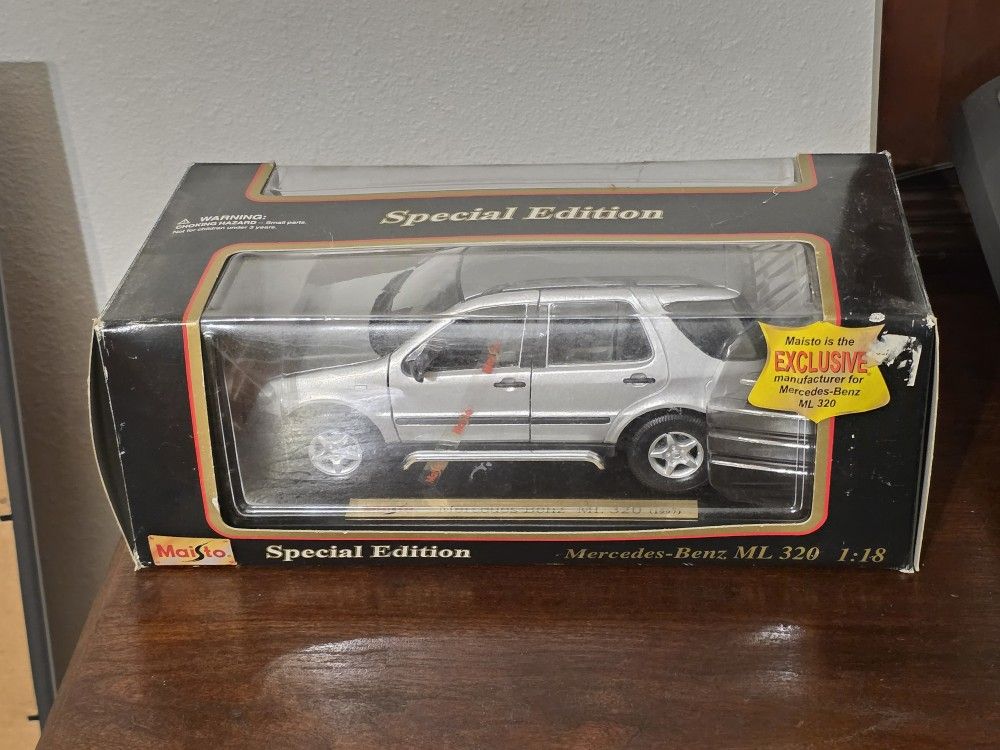 Mercedes Benz ML 320 1/18 Scale Diecast Metal Collectable