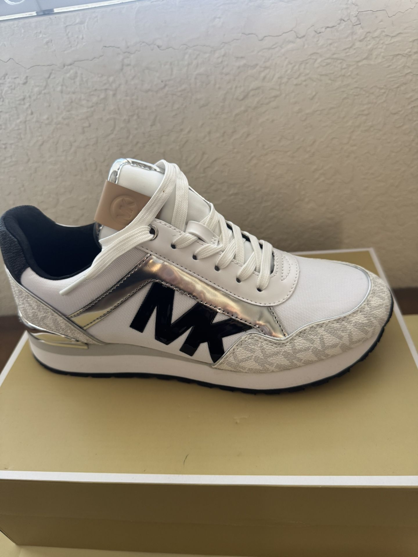 Nuevos Michael Kors Size 6.5