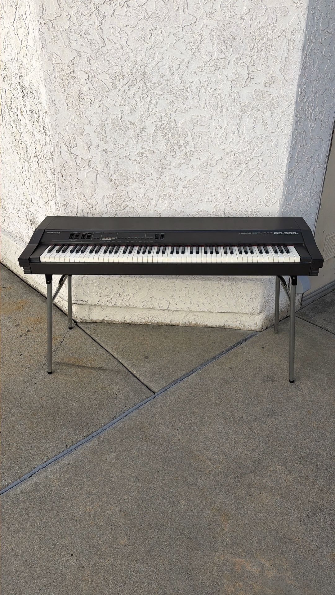 ROLAND DIGITAL RD300S STAGE STUDIO PIANO + STAND Weighted Keys 