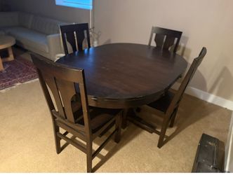 Dining room table with leaf and four shares solid wood