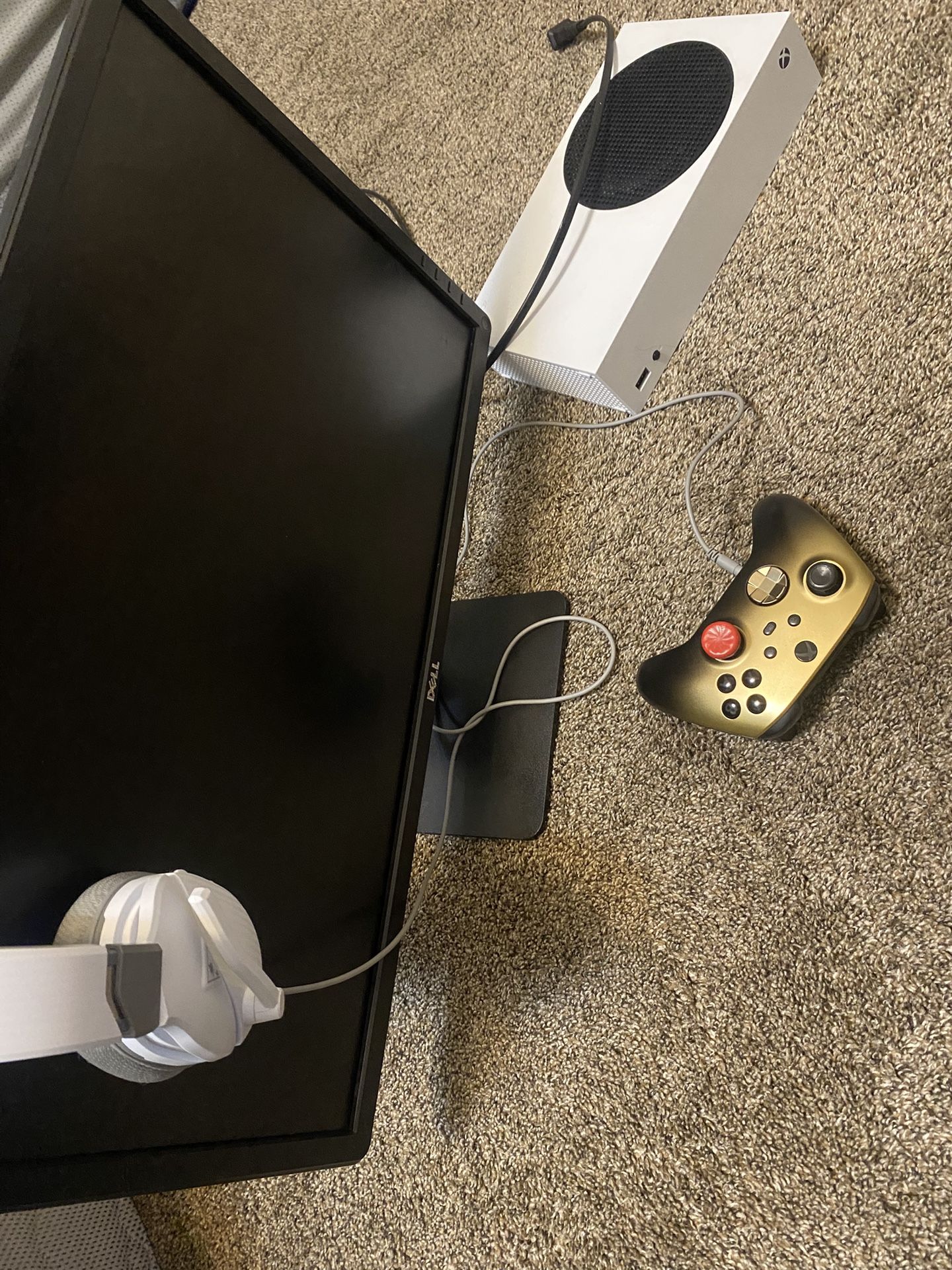Xbox Series S + 24in Dell Monitor