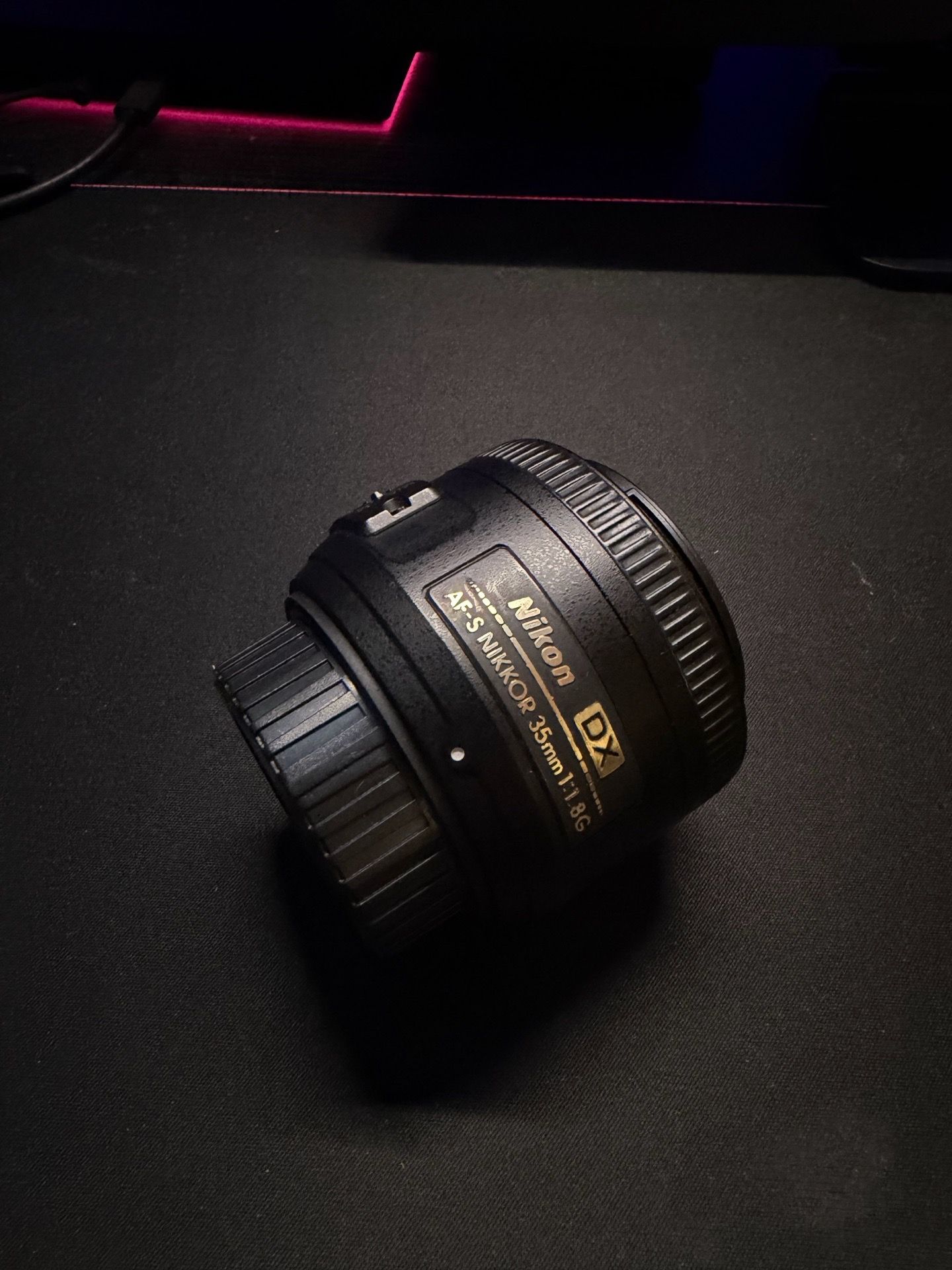 Nikon 35mm 1.8 DX lens
