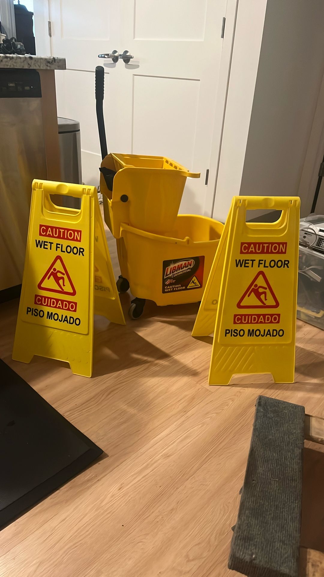 Libman Commercial /heavy Duty Mop Bucket(32qt) And Strainer With 2 Caution Wet Floor Signs