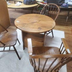 SMALL TABLE ON WHEEL WITH 3 CHAIRS (HOME49)
