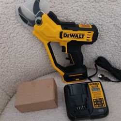 Brand New DeWalt Shears Kit 