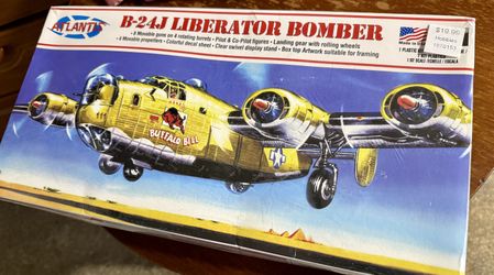 Atlantis B-24J Liberator Bomber Model Kit Sealed 1:32