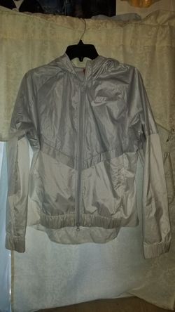 Used nike women's windbreaker size medium