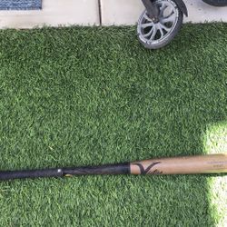 Price Negotiable Victus Custom Crafted V-cut Maple Wood Bat 33 Inch