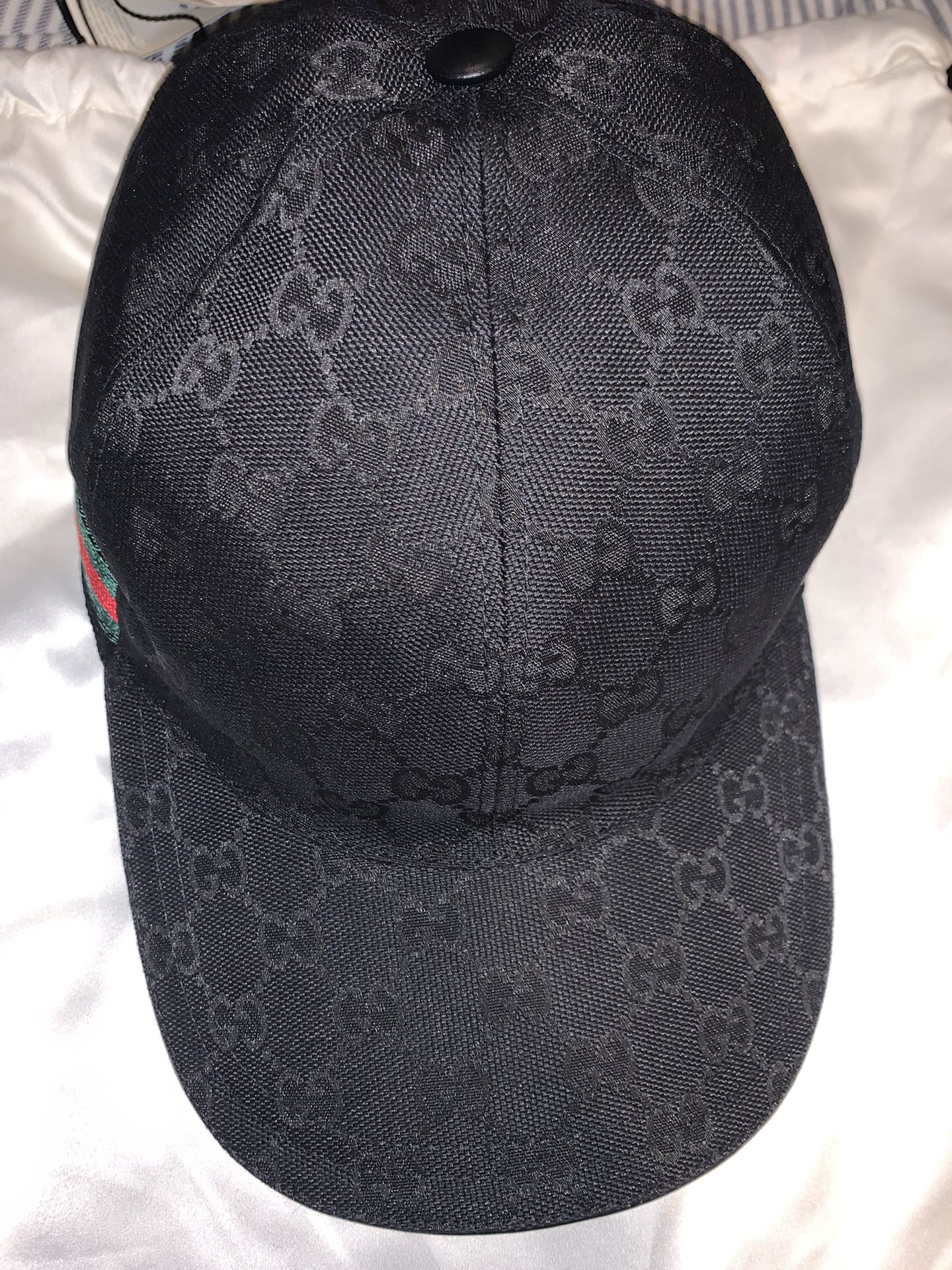 Gucci gg supreme baseball hat size large
