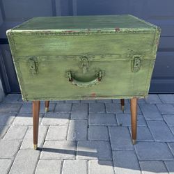 Modern Style Accent Table 