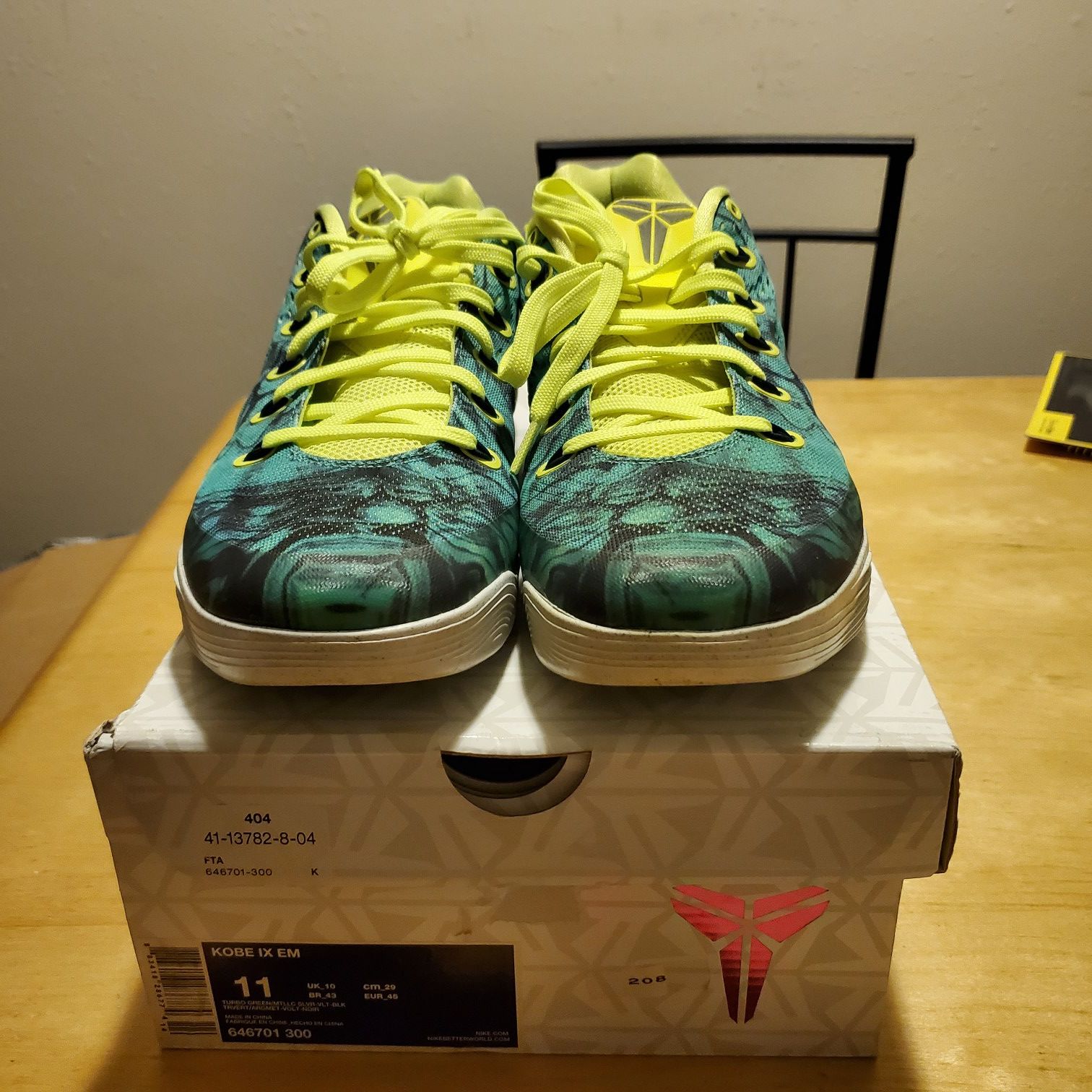 Kobe 9 low 'Easter' 100% Authentic