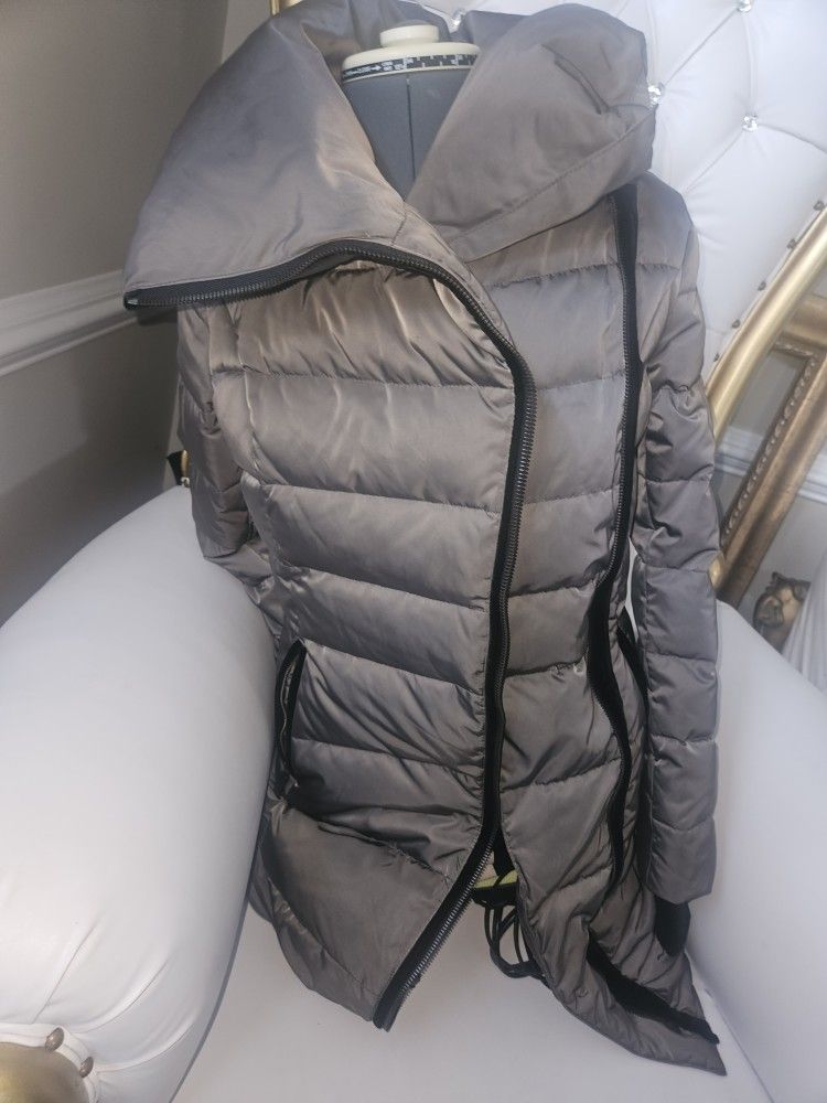 Designer Vera Wang Coat