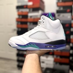 Jordan 5 Retro “Grape” (2025) Sizes 8 / 8.5 / 9 / 9.5 / 10 / 10.5 / 11 / 11.5 / 12 / 13 IN HAND BRAND NEW