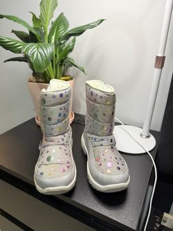 Girls Snow Boots Size 2