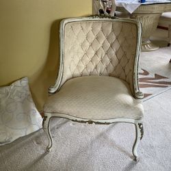 Set Of 2 French Provincial Cream chair