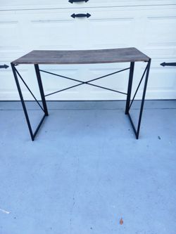 Folding table