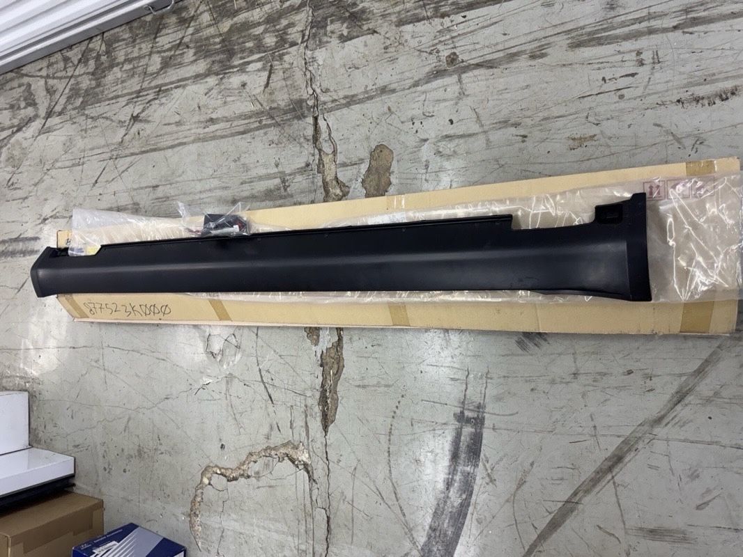 Genuine 87752-3K000 Moulding Assembly-Side Sill Right 2005-2010 Hyundai Sonata