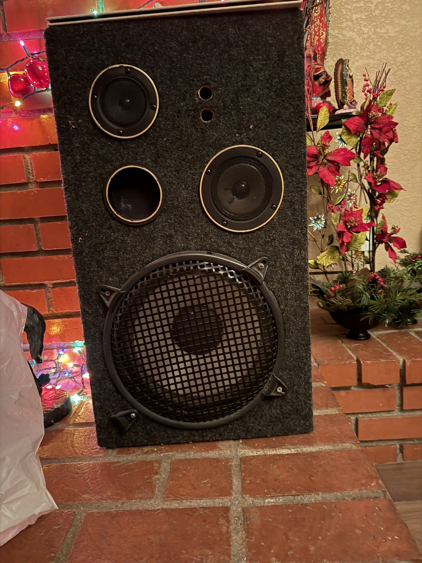 Subwoofer speaker 3 smaller speakers and box