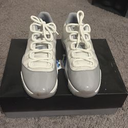 Jordan 11 lows “Cement grey” size 10