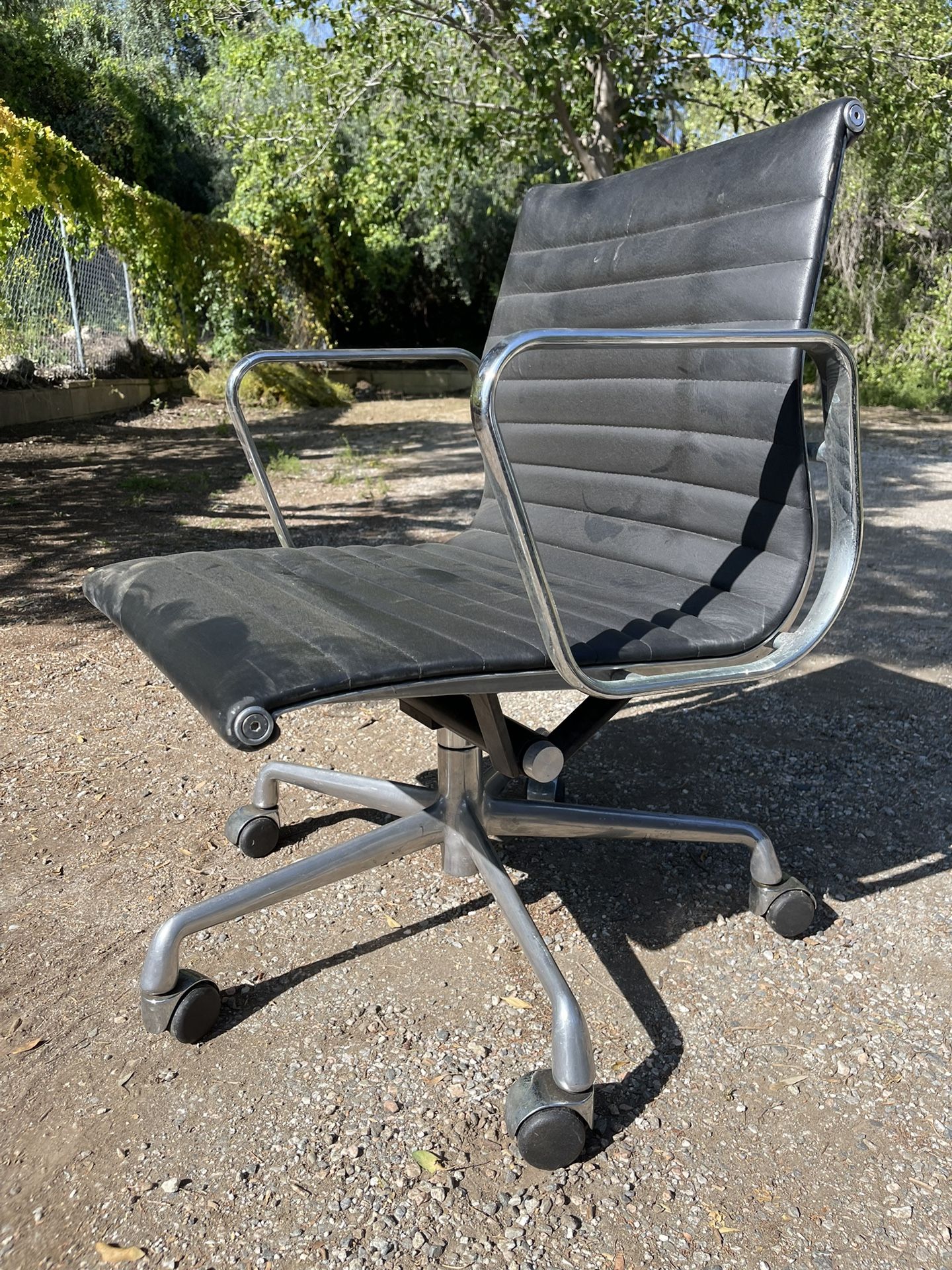 5 Herman Miller Office Chairs 