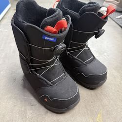 Kids Snowboard Boots Size 4