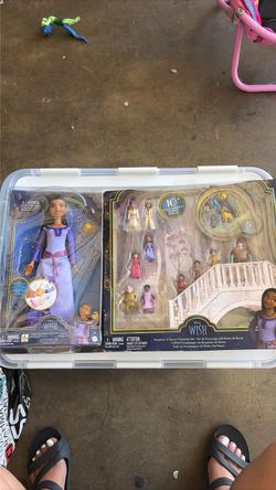 Disney Wish Asha Doll & Kingdom of Rosas Character Set