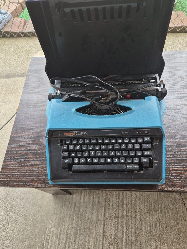 Brother Cassette Typewriter With Case