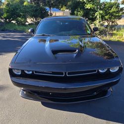**5.7L HEMI V8 DODGE CHALLENGER**
