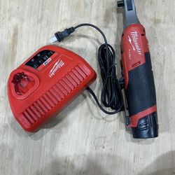 Milwaukee M12 FUEL 12V Lithium-Ion Brushless Cordless 3/8 in. Ratchet Kit with (1) 1.5Ah Batteries, Charger
