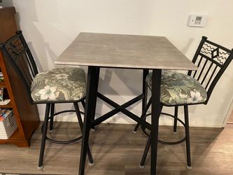 Bar Height Table & chairs