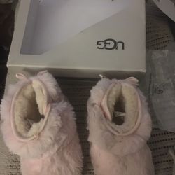 Lnew Toddlers UGGs boots size on third picture inbox only $35