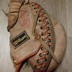 Vintage Wilson Tony Pina Catches Mitt