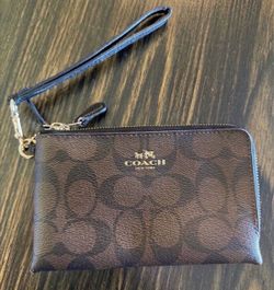 Double wallet coach