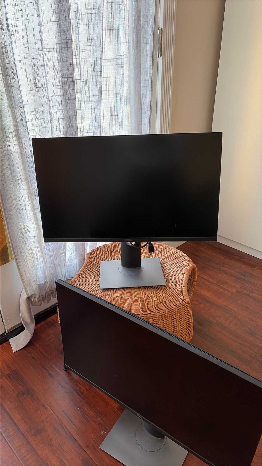 Dell monitor- 27”