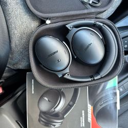 Bose Headphones, Quiet Comfort/noise Cancelling