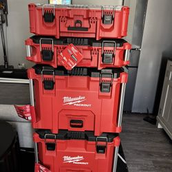 Milwaukee Pack out 