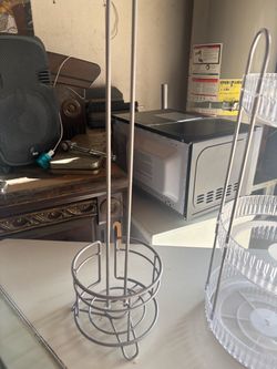 Toilet paper roll holder