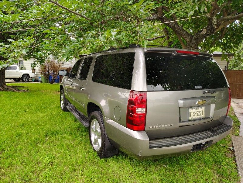 Suburban 2008