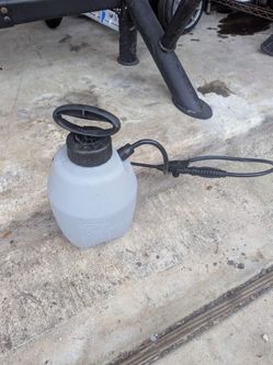 1 Gallon Outdoor Spray Bottle