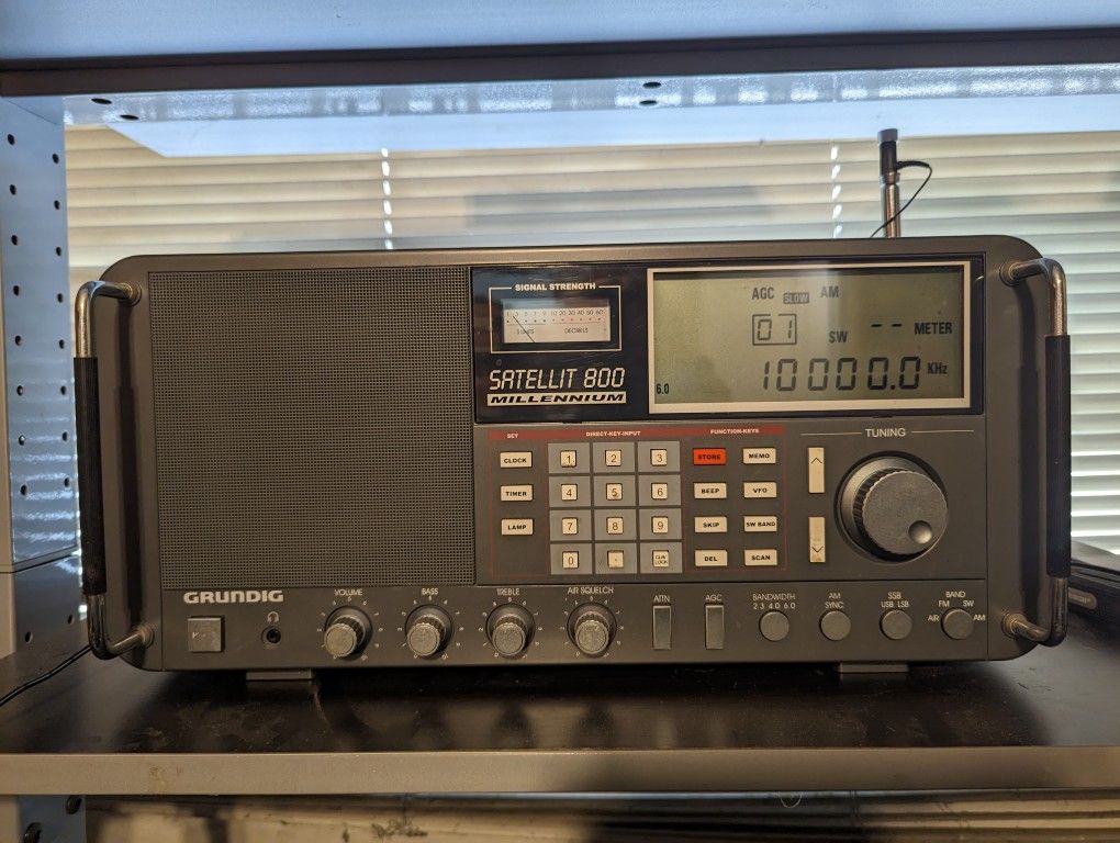 Grundig Satellit 800 Millennium Shortwave AM FM Radio Receiver