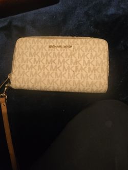 Michael Kors Zip-Around Wristlet Wallet
