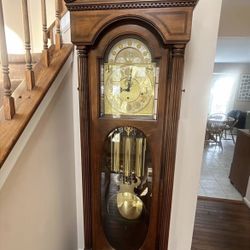 Beautiful Howard Miller grandfather clock 610-394. 