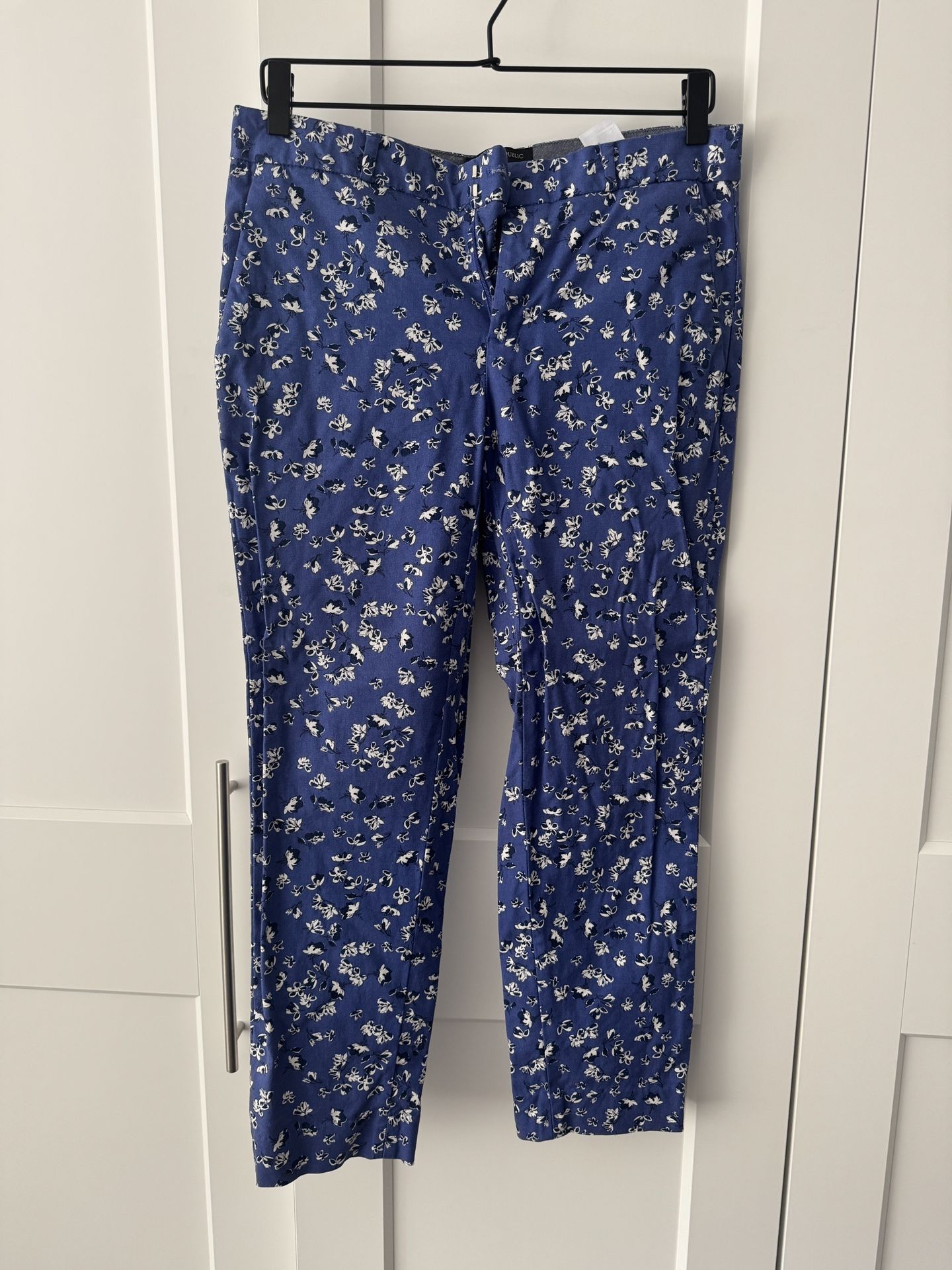 Banana Republic Hampton Blue Floral Women’s Ankle Pants, size 4